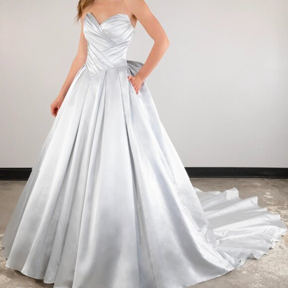 Essense of Australia Wedding Dress D4109 - Picture 2 of 4